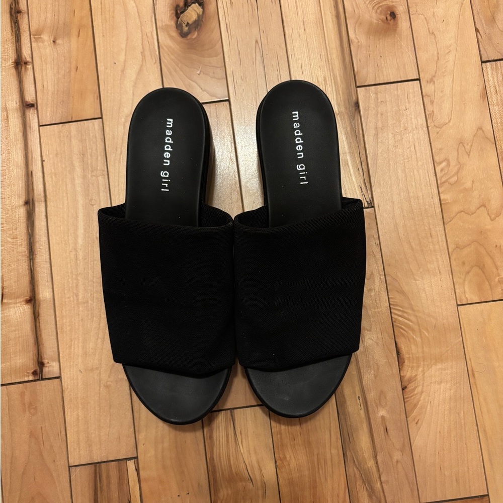 Madden Girl- EUC Size 8.5M